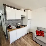 Sea View Apartment: Beachside Comfort With Wi-fi And Parking