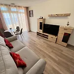 Sea View Apartment: Beachside Comfort With Wi-fi And Parking Apartment *