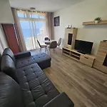 Sea View Apartment: Beachside Comfort With Wi-fi And Parking