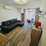 Apartment Sea View Apartment: Beachside Comfort With Wi-fi And Parking *