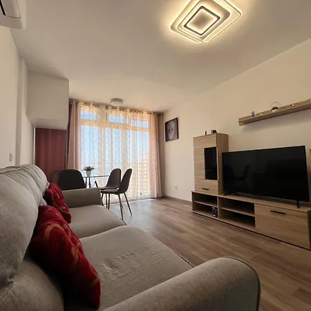 Sea View Apartment: Beachside Comfort With Wi-fi And Parking Apartment *