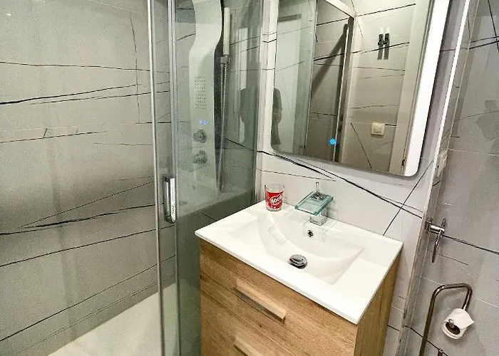 Sea View Apartment: Beachside Comfort With Wi-fi And Parking