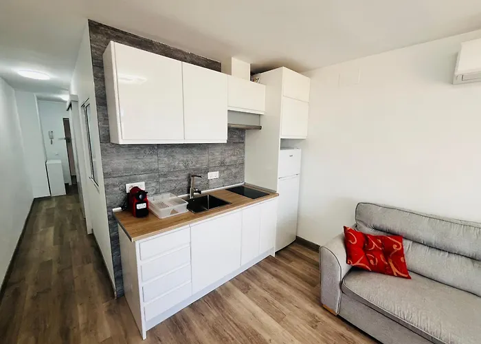 Sea View Apartment: Beachside Comfort With Wi-fi And Parking