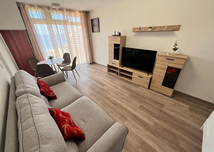 Sea View Apartment: Beachside Comfort With Wi-fi And Parking Apartment *